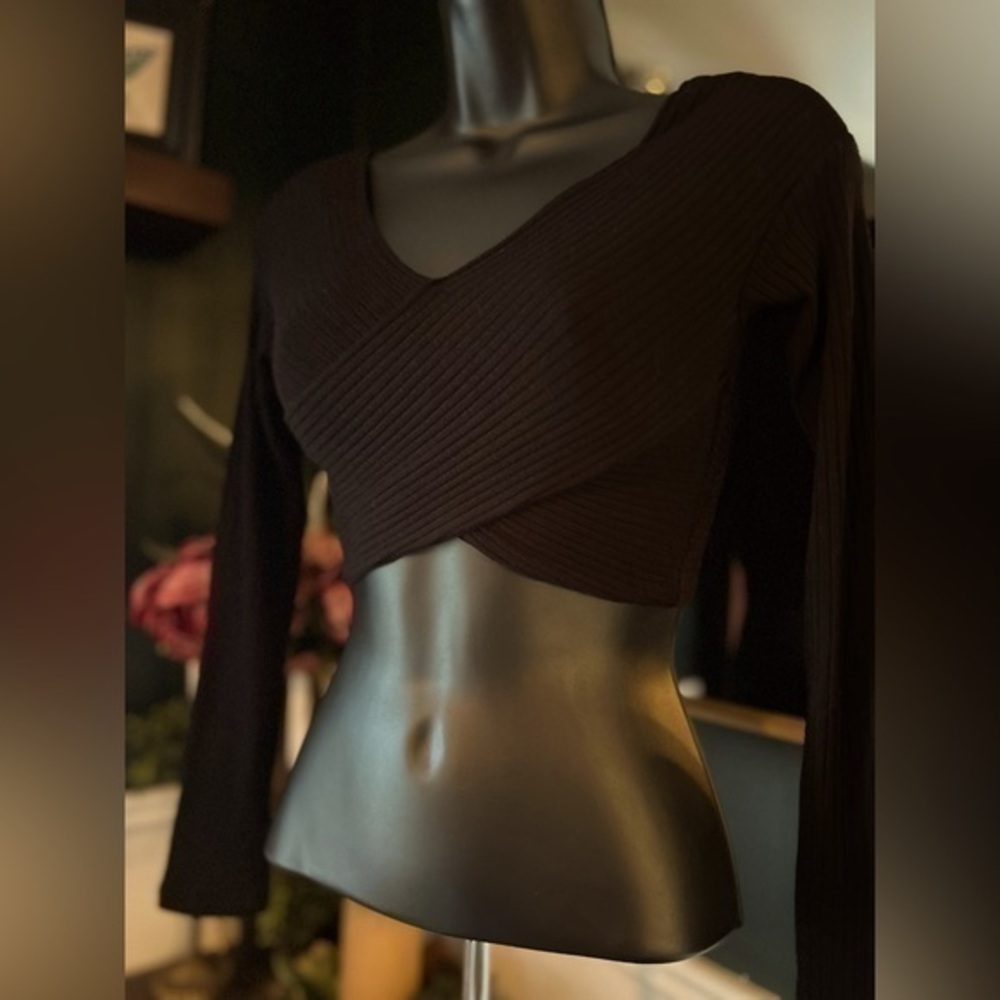 Long sleeve black crossover crop top, size S